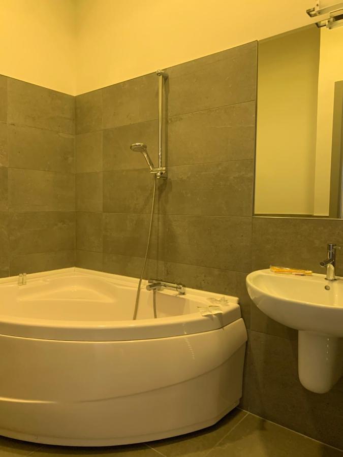 Palazzo 41 Rental Rooms San Pietro Vernotico Ngoại thất bức ảnh