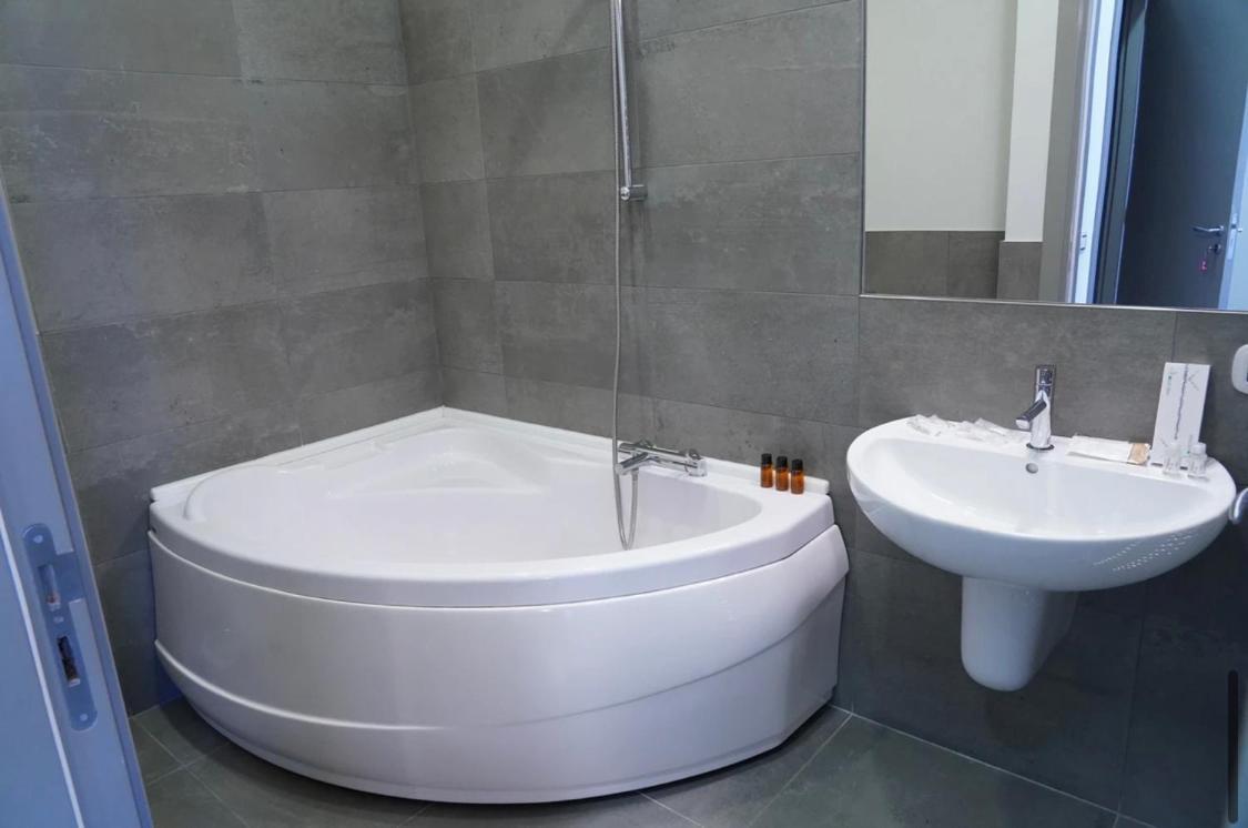 Palazzo 41 Rental Rooms San Pietro Vernotico Ngoại thất bức ảnh